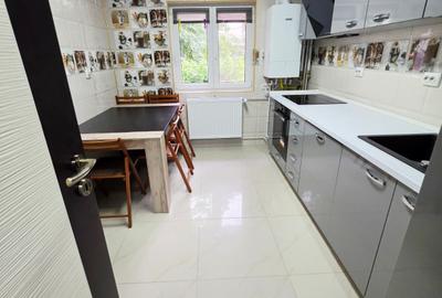 Apartament cu 3 camere decomandat în 9 Mai