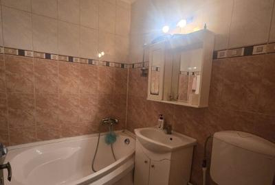Apartament cu 2 camere semidecomandat în Calea Galați