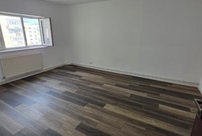 Apartament cu 4 camere semidecomandat, mobilat în Sebastian - 2