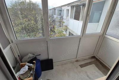 Apartament de vanzare - 3 camere - etajul 4 - 3