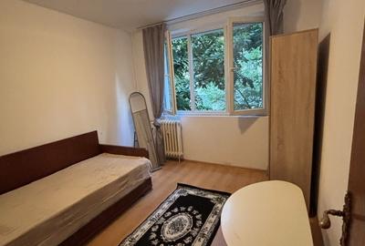 Apartament cu 4 camere decomandat în Central