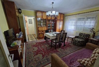 Apartament cu 2 camere semidecomandat în Micro 16 - 1