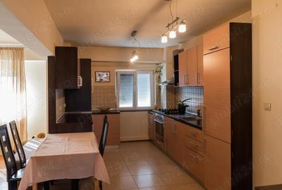 Apartament cu 3 camere decomandat în Aradului