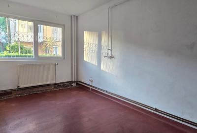 Apartament cu 3 camere decomandat în Micro 5 - 9
