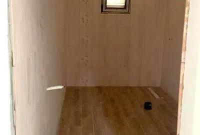 Casă cu 4 camere cu Teren 3960 Mp în Est - 2