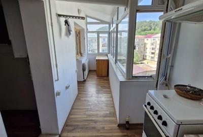 Apartament cu 3 camere decomandat în Coman - 8
