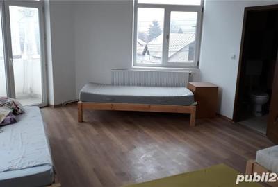 Casă cu 7 camere cu Teren 439 Mp în Pucioasa - 2