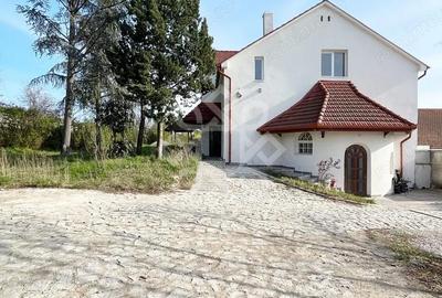 Spațiu comercial, de 318 mp, în Central - 4