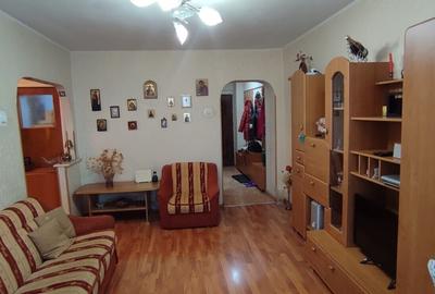 Apartament cu 3 camere decomandat în Moșilor