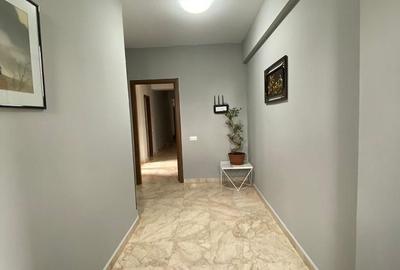 Apartament cu 5 camere decomandat, mobilat în P-ța Unirii