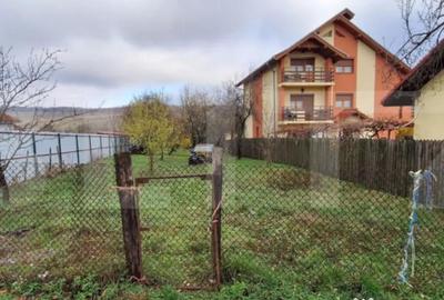 Teren de 1200 mp, în Preajba - 2