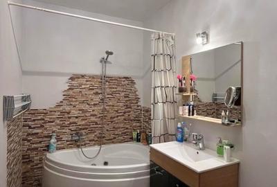 Vand ½ duplex in Ghiroda, 4 Camere, zona excelenta, 2 Locuri de Parcare,  AC - 14