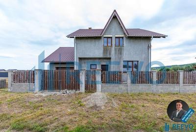 Casă cu 5 camere cu Teren 600 Mp în Hemeiuș