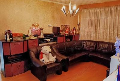 Apartament cu 3 camere semidecomandat în Central - 1