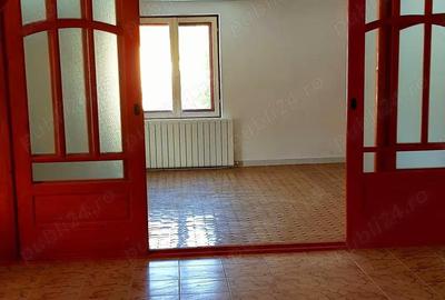Casă cu 6 camere cu Teren 3659 Mp în Breaza de Sus - 2