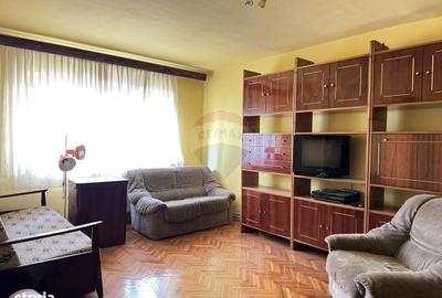 Apartament cu 3 camere decomandat în Vitrometan