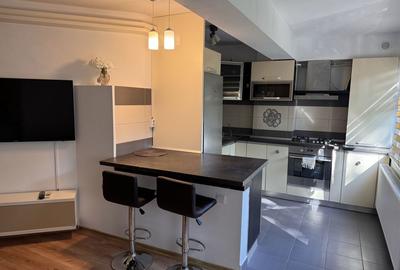 Apartament cu 3 camere decomandat în Podu Roș - 2
