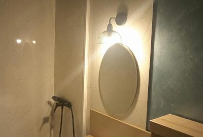 Apartament cu 3 camere semidecomandat în Central - 1