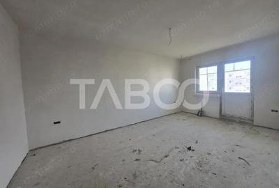 Apartament cu 3 camere decomandat în Valea Aurie