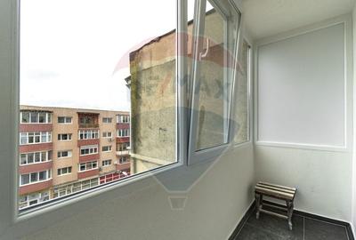 Apartament cu 3 camere decomandat, mobilat în Tractorul - 9