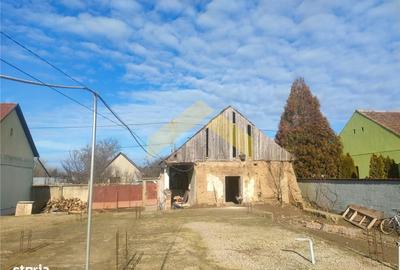 Casă cu 5 camere cu Canalizare în Central