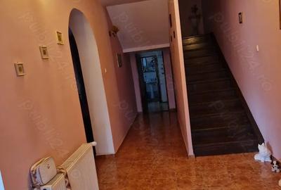 Casă cu 4 camere în Central - 1