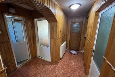 Casă cu 7 camere cu Teren 200 Mp în Central