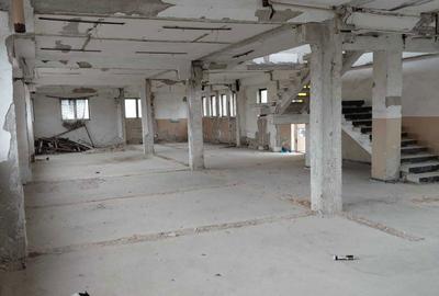 Spațiu comercial, de 680 mp, în Central - 3