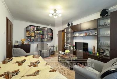 Apartament cu 2 camere semidecomandat, mobilat în Cetate