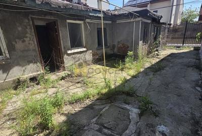 Spațiu comercial, în Titan - 4