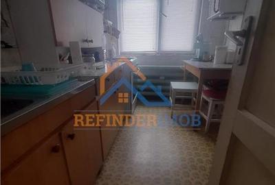 Apartament cu 3 camere semidecomandat în 1 Mai - 11