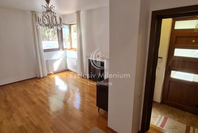 Casă cu 8 camere cu Canalizare în Tei - 2