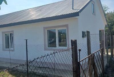 Casă cu Teren 385 Mp în Pecineaga - 3