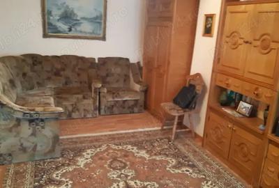 PARTICULAR inchiriez ap. 2 camere Bd. Unirii BZ