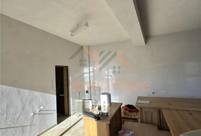 Spațiu comercial, de 52 mp, în Central - 3