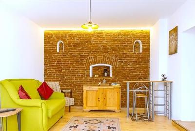 Apartament cu 2 camere semidecomandat, mobilat în Central