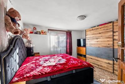 Casă cu 5 camere cu Teren 1620 Mp în Bârzava - 4