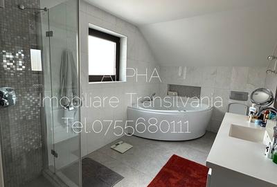 Casă cu 5 camere cu Teren 1000 Mp în Central - 1