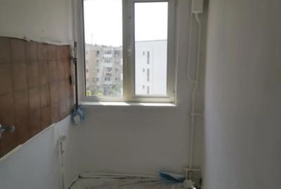 Apartament cu 2 camere semidecomandat în Craiovița Nouă - 4