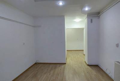 Spațiu comercial, de 40 mp, în Central - 8