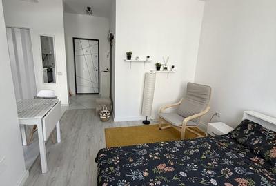 Garsonieră decomandată în Roșu