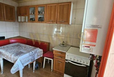 Apartament cu 4 camere decomandat, mobilat în Central - 1