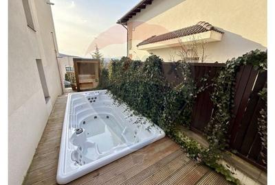 Casă cu 8 camere cu Teren 374 Mp în Gruia - 18