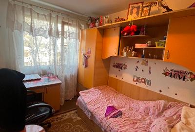 Vând ap 3 camere, decomandat - 2