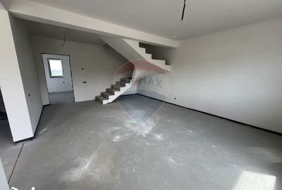 Casă cu 4 camere cu Teren 300 Mp în Central - 6