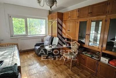 Apartament cu 2 camere, decomandat, etajul 1, centrala proprie, - 1