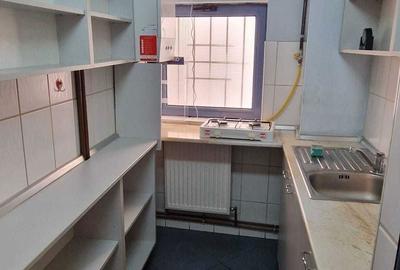 Spațiu comercial, de 60 mp, în Central - 4