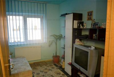 Apartament 4 camere,decomadat,2 bai - zona Tractorul - 5
