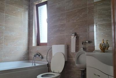 Casă individuală cu 5 camere cu Canalizare în Km 5 - 30