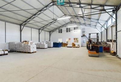 Hală de producție cu spații de birouri